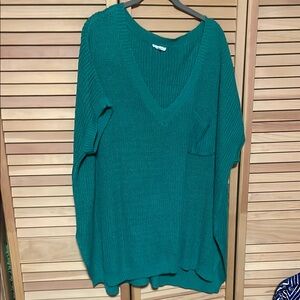 Green V-Neck Sweater with Relaxed Fit and Long Sleeves